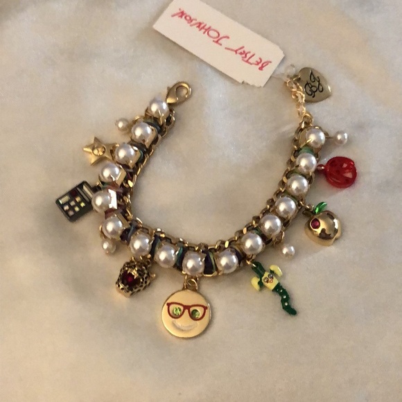 Betsey Johnson Gold Tone & Faux Pearl Back To School Charm Bracelet NWT - Picture 12 of 16